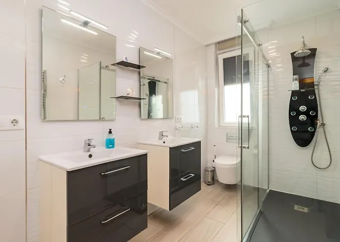 בית נופש Alojamiento Villalaurana En Suances Gran Capacidad